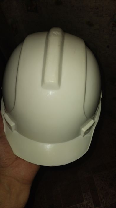 Продам строительные каски.