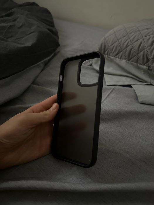 Vand husa de iphone 14 pro max neagra transparenta