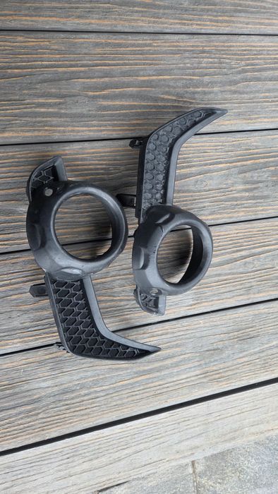 Оправа туманки Тойота