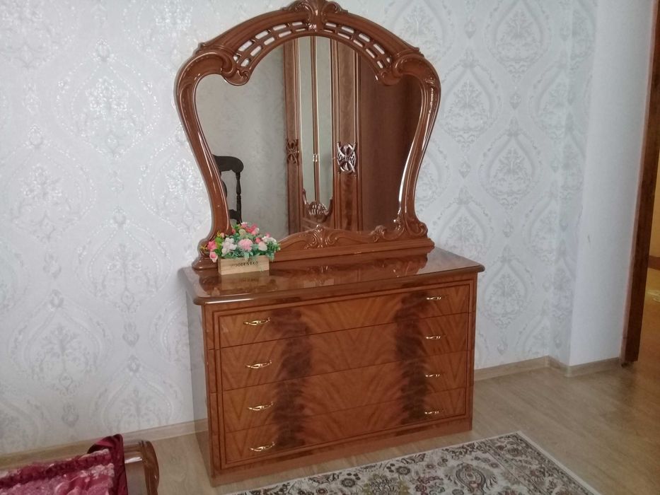 Продам спальный гарнитур