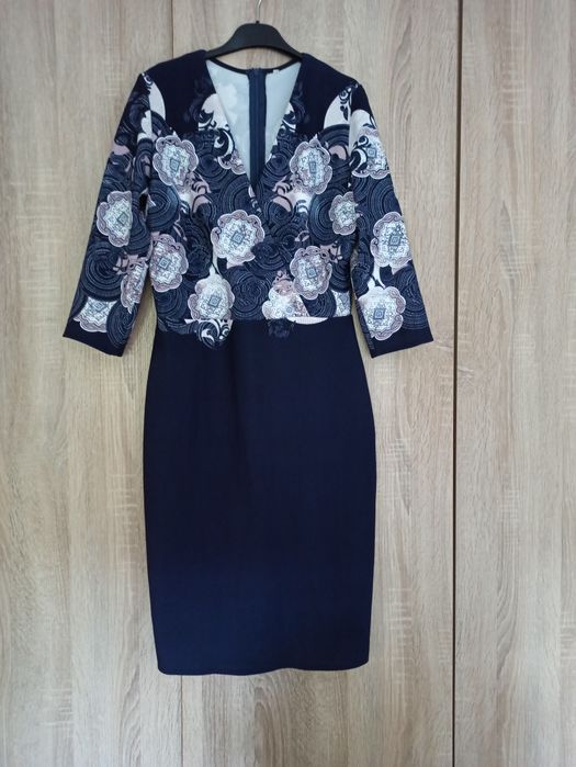 Vand rochite, costumase, pantaloni, bluze marimea S-M