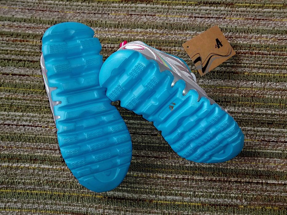 Нови маратонки за момиче, 28 номер