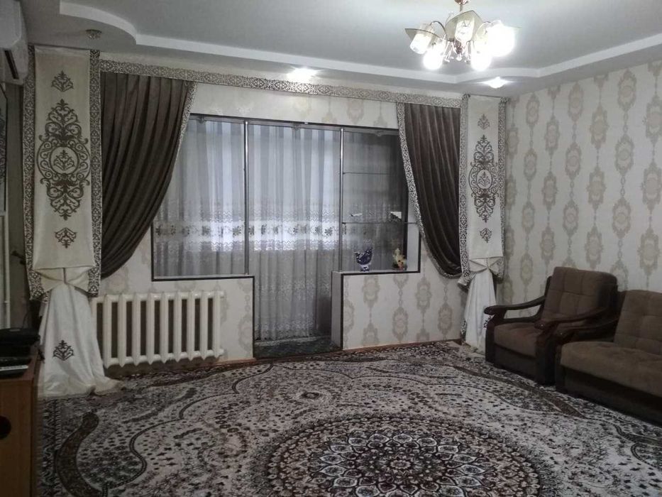 Сдается в аренду 3-х комн. В центре Яккасарай .Бывший магазин Океан.