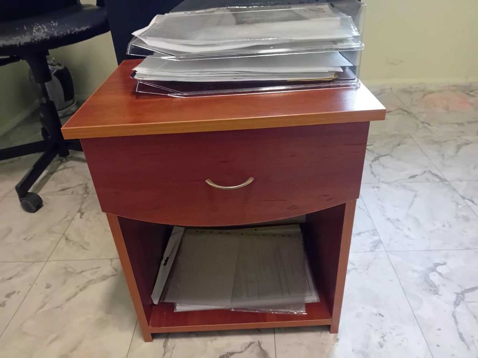 Офис стол, въртящ се и шкафче