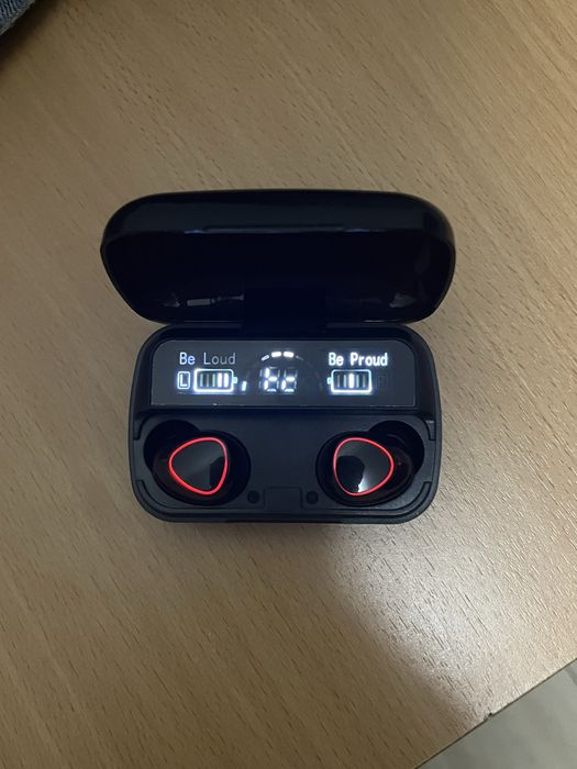 Продаю наушники М10,ни разу не пользовался,новые