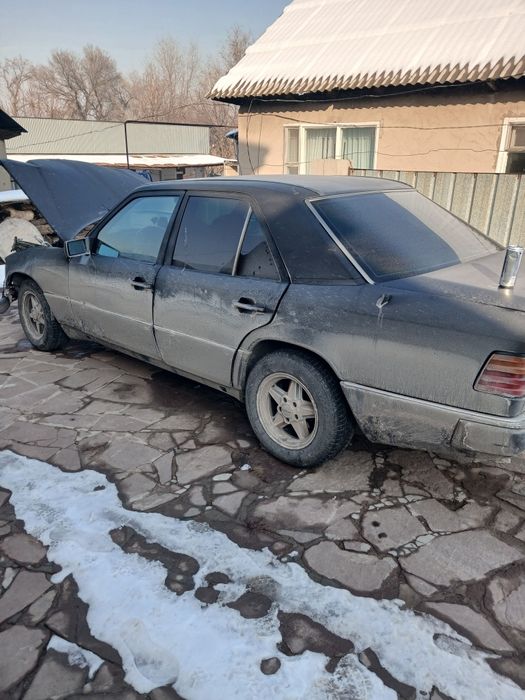 Мерседес 124 102 двиготел 2,3 обем