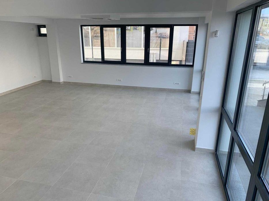 Bd. Pacurari, 85 mp spatiu comercial/birou clasa A, locuri de parcare,