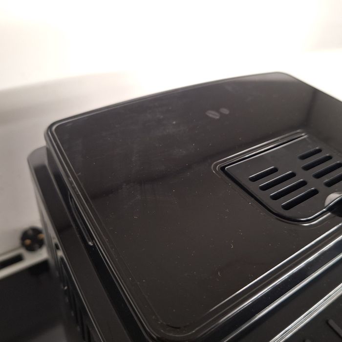 Кафе машина Delonghi Magnifica Start - нова с гаранция