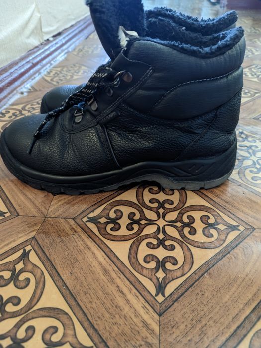 Продам спец обувь