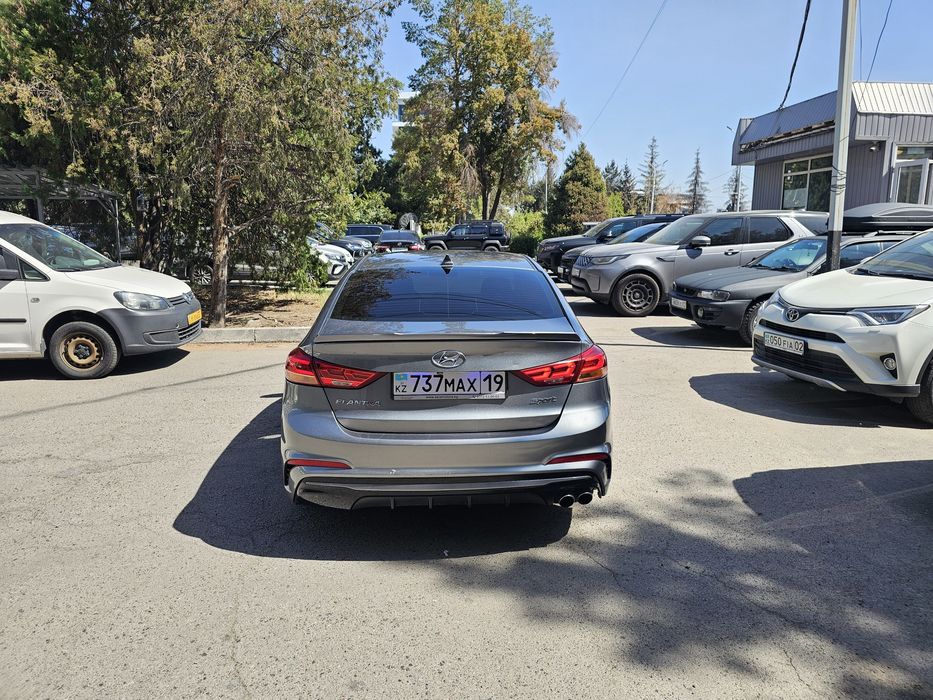 Автомобиль hyundai elantra