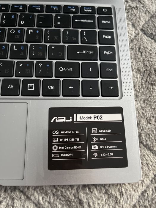 Asus. Model P 02