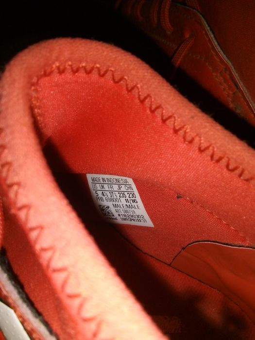 Продавам детски бутонки"Адидас"