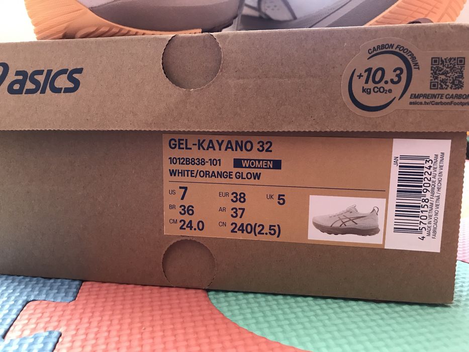 Оригинални дамски маратонки Asics Kayano 32