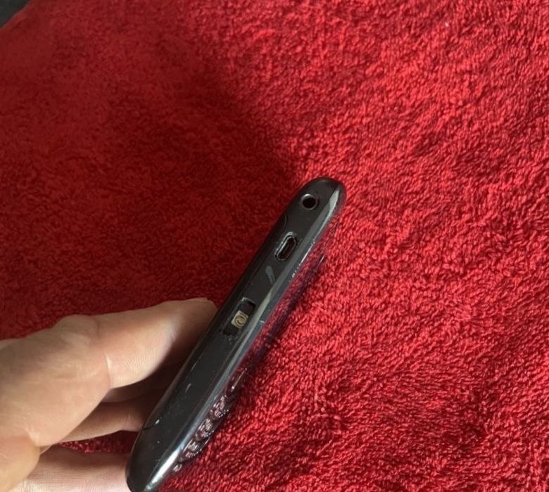 Telefon cu touchscreen BlackBerry, butoane exfoliate