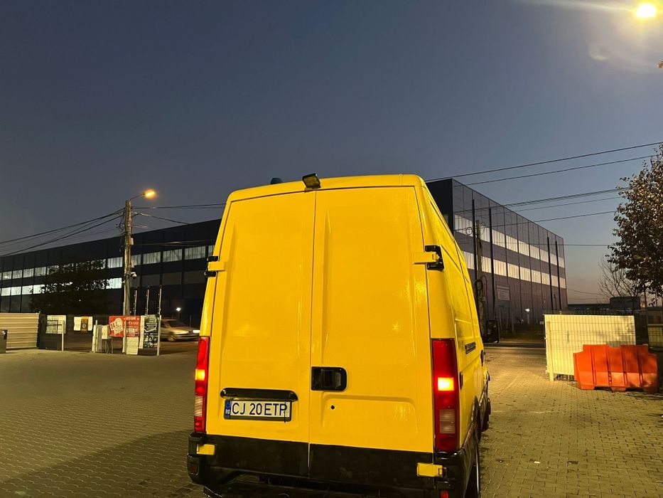Vând iveco mașină de transport