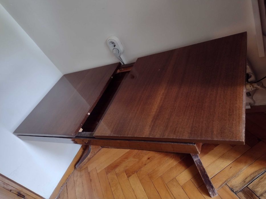 Холна разтегателна маса