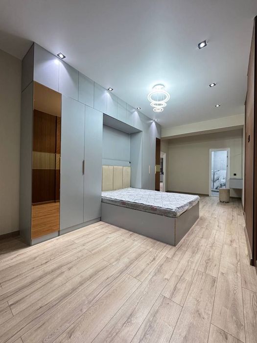 Квартира сотилади Уржуза якинида