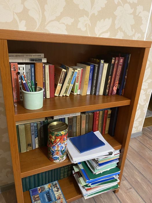 Продам стеллаж для книг