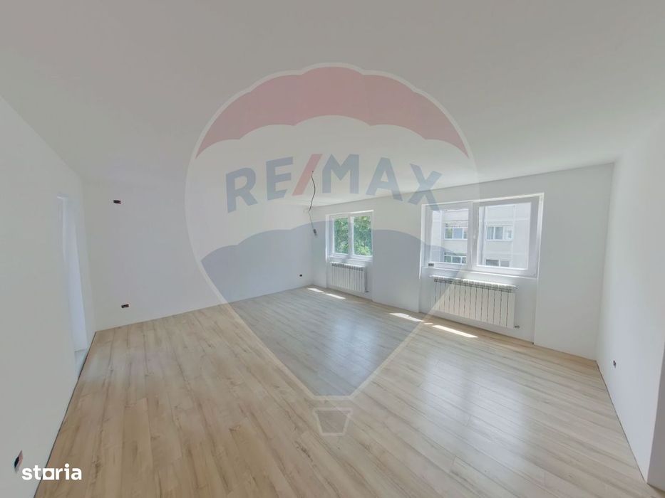 Apartament Cu 4 Camere De Vanzare — fotografia 1