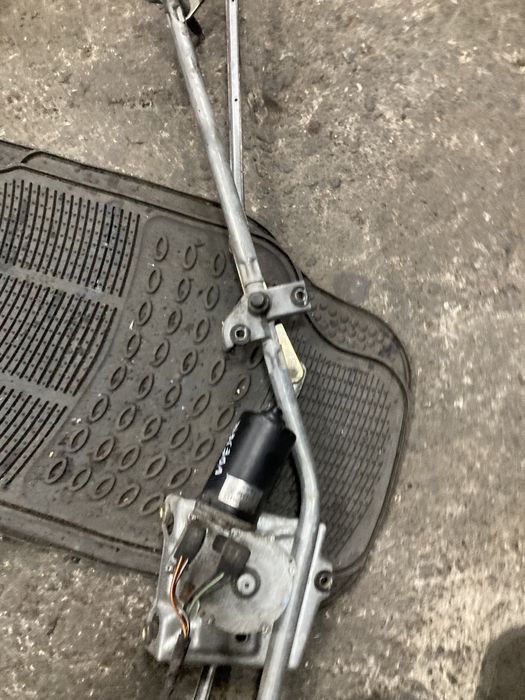 Chrysler voyager 1998 година Механизъм мотор предни чистачки