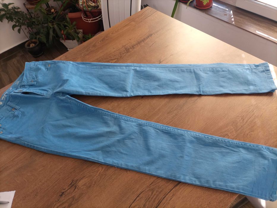 Дамски дънки размер М