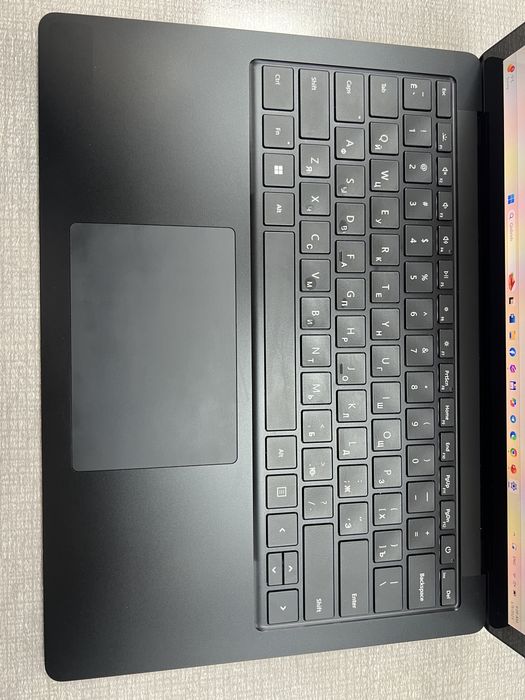 Micrasoft Surface Laptop (i5-1245U/256GB SSD)  Windows 11 Pro  23H2