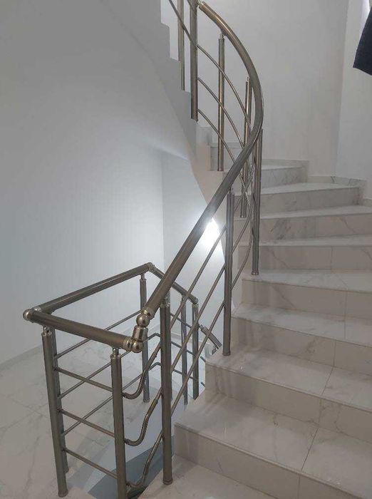 Парапети за стълбища