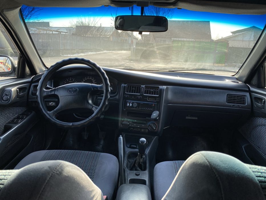 Продам машину Карина е