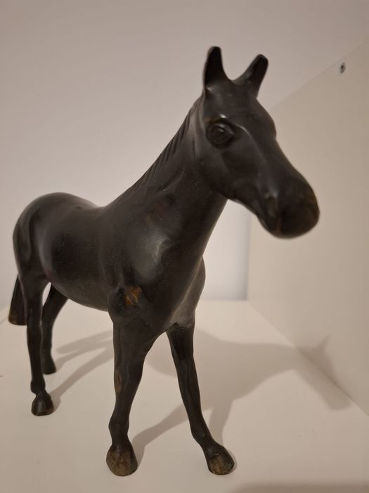 Statuie antică de cal din bronz – 1,37 kg, detalii pictate