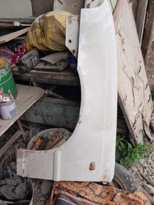 Neksiya2chap tomon oldi krilo sotiladi. Oxirgi narhi 300 ming sum.