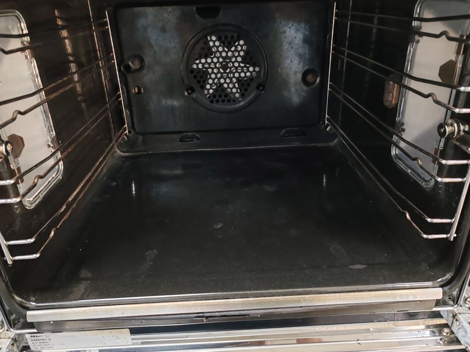 Иноксова фурна за вграждане  със само почистване Миеле Miele Made in Germany Pirolise 2 години Гаранция!