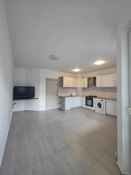 Дава се под наем Двустаен апартамент в Асеновград - 75 кв.м за 355.98 € - Снимка #2