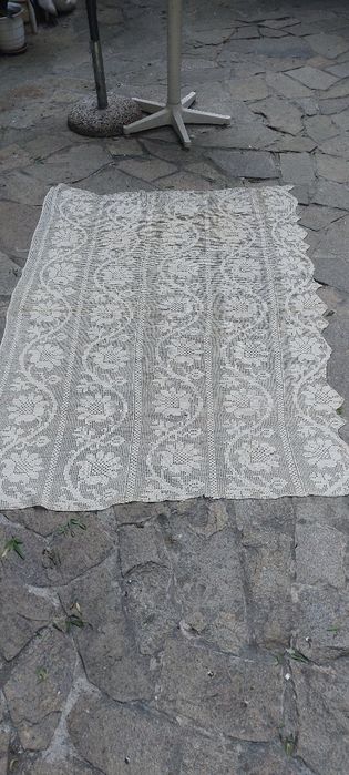 Продавам ръчно изплетена кувертюра.
