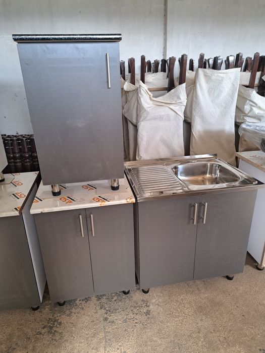 Мебель Кухонные мойки и рабочие столы.