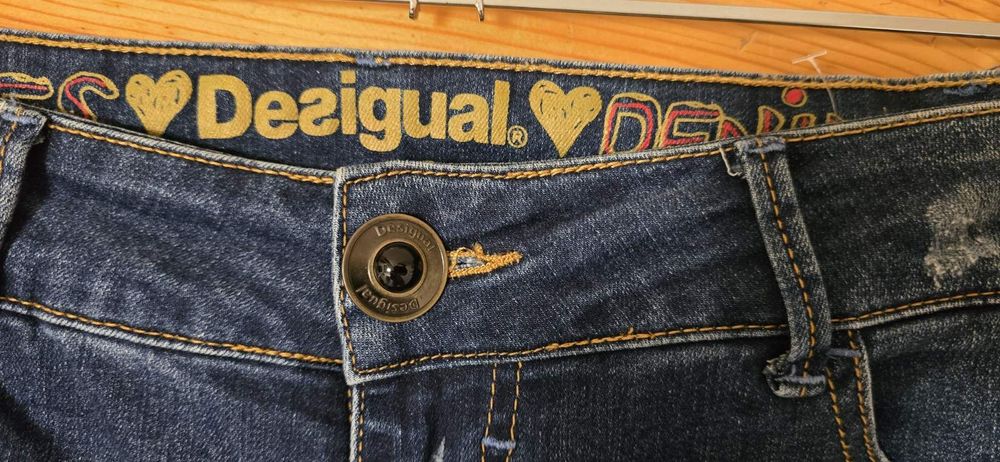 Дамски оригинални дънки. Desigual.  Като нови.