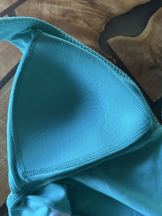 Цял бански костюм в цвят тюркоаз