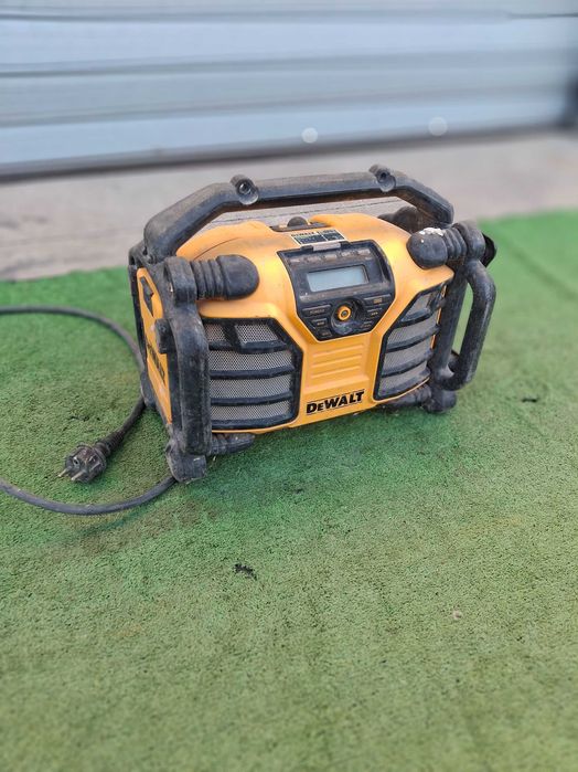 Акумулаторно радио DeWALT