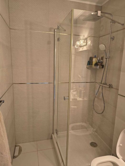 Cabina de dus cu cadita inclusa