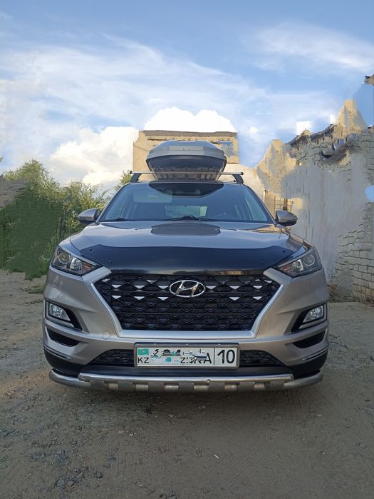 Автомобиль Хендэ Туссан 2019 год