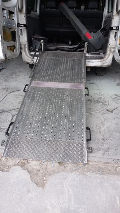 Инвалидна рампа за бус