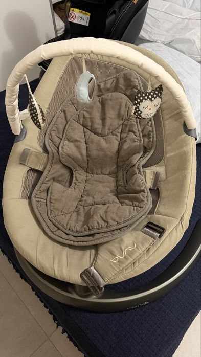 Шезлонг за бебе Nuna Leaf Grow с играчки