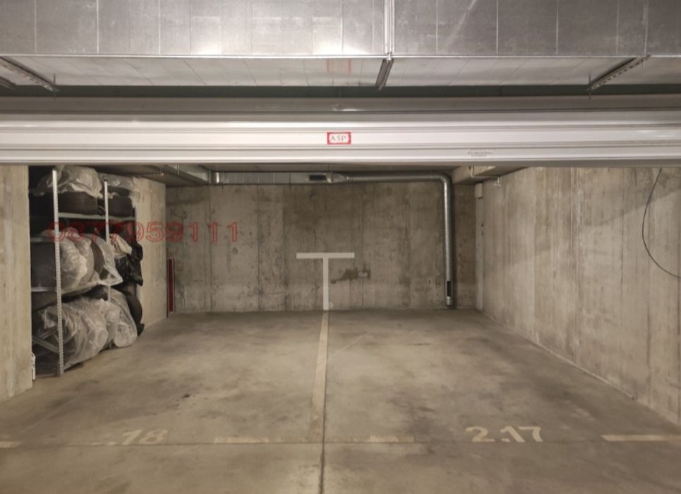 Дава се под наем Гараж / Паркомясто в София, Докторски паметник - 20 кв.м за 200 € - Снимка #1