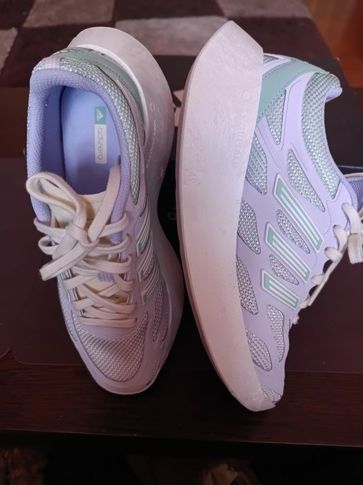 Продам кроссовки Adidas