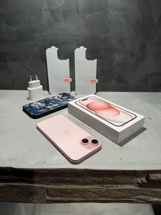 Перфектен Iphone 15 Pink + подаръци