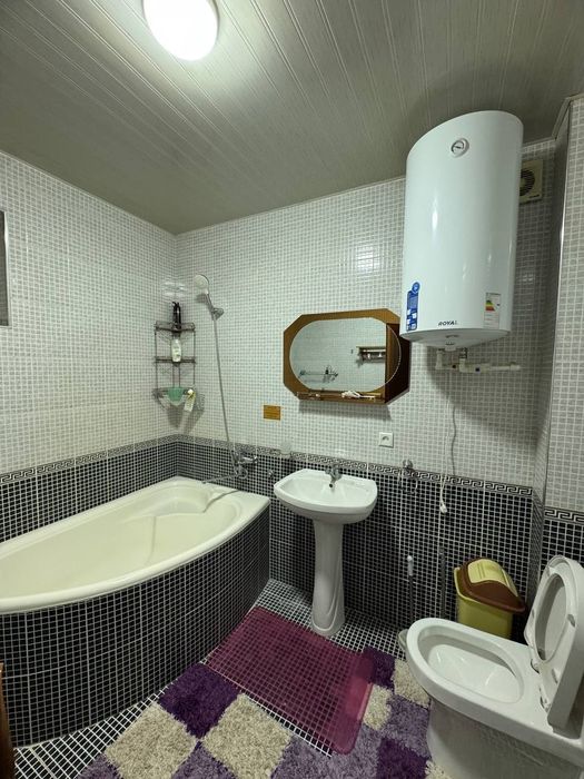 Фаргона шахар марказида фрунза массиф КИУФ университети енида етим дом