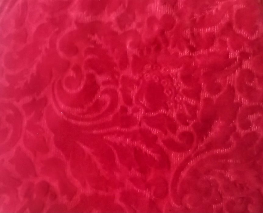 Cuvertură + alte 4 piese noi din catifea rosie cu model și franjuri