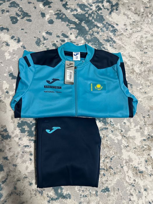 Продам Спортивный костюм