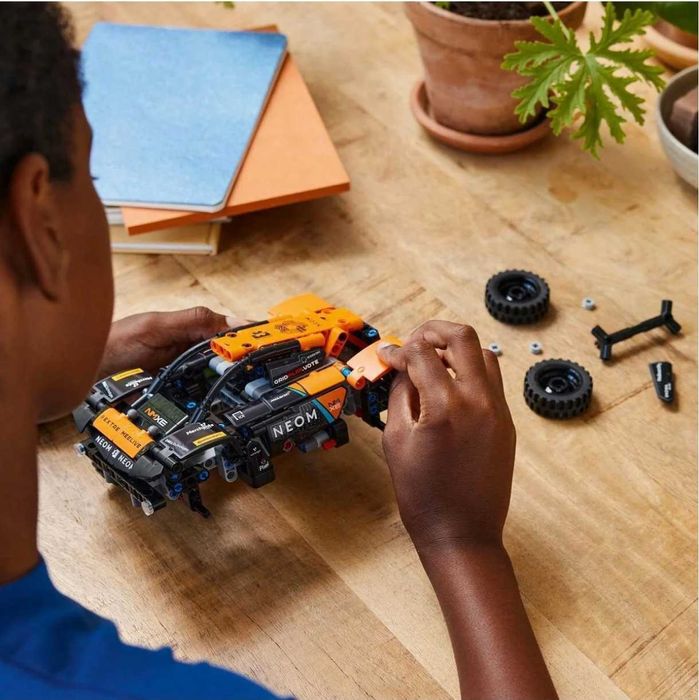 LEGO Technic NEOM McLaren Extreme E Race Car 42166 7+ masina de curse