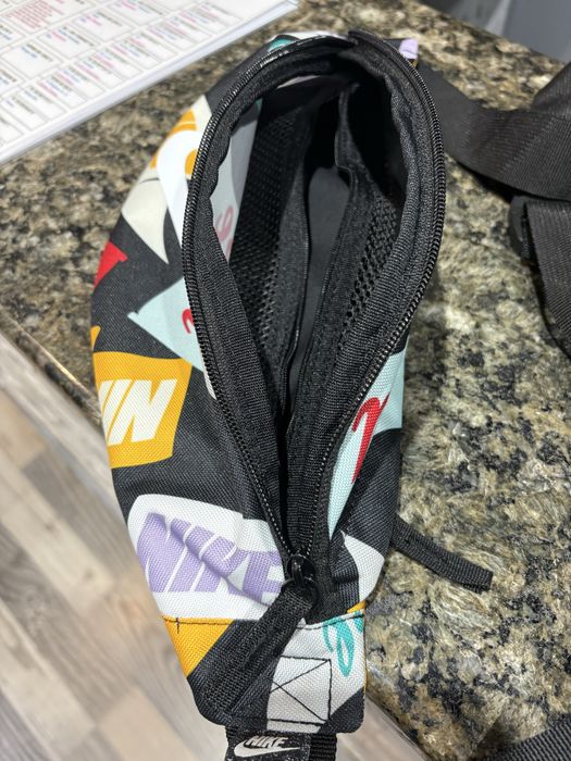 Чантичка Nike.