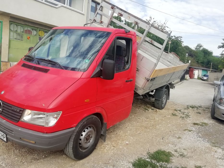 Тристранен самосвал извършва всякакъв вид услуги.